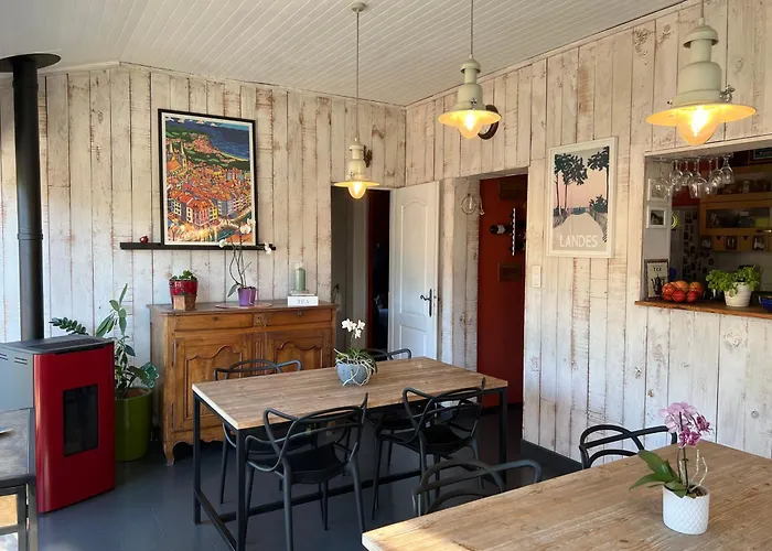 L'estanquet Pdj Offert فندق مبيت وإفطار