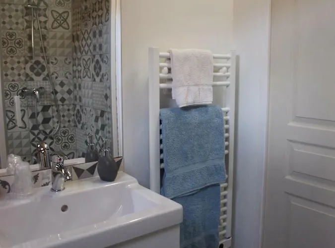 L'estanquet Pdj Offert 3* Gastes